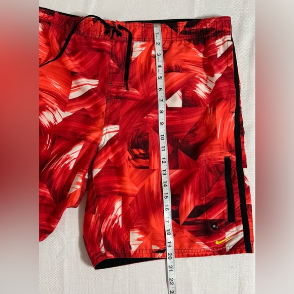 Nike Men’s Swim Trunks Board Shorts Red Black Abstract Size XL - Picture 10 of 13